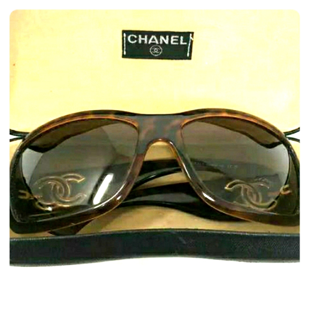 AUTHENTIC CHANEL WOMENS SUNGLASSES
